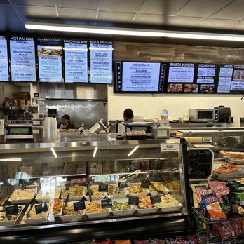 Irvine Ranch Market: Supermercado Local con Productos Frescos y Oferta Especial