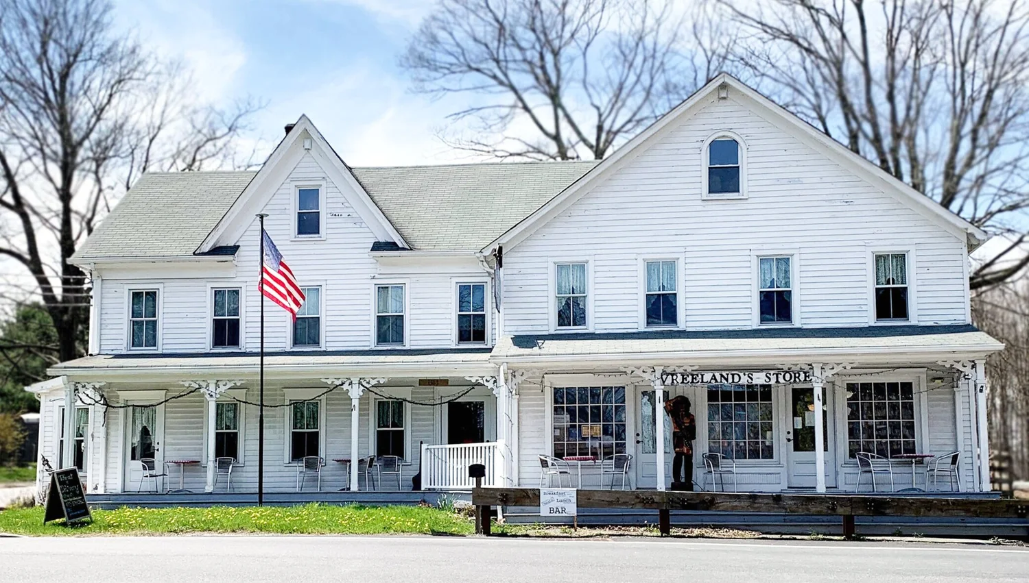 Vreeland Corner Store: Tienda de Esquina con Productos Exclusivos