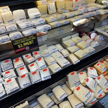 Maywood Marketplace: Mercado local con productos artesanales y tiendas únicas