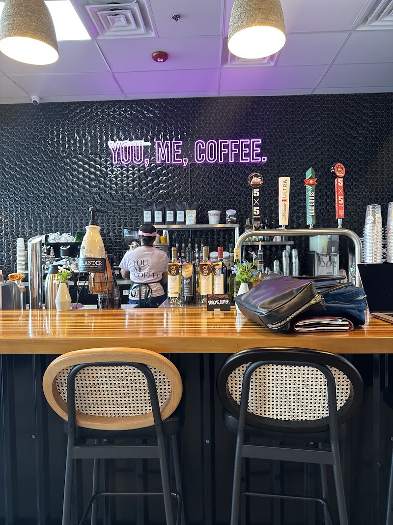 Cactus Brew Coffee Company - Café artesanal con sabor a cactus, branding y taza