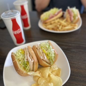 M&M Deli: Deliciosos sándwiches y snacks gourmet – Fotografía de alta calidad