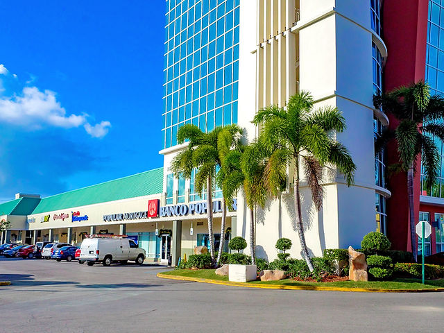 La Rambla Office Plaza: Oficina moderna en el corazón de la ciudad, arquitectura contemporánea