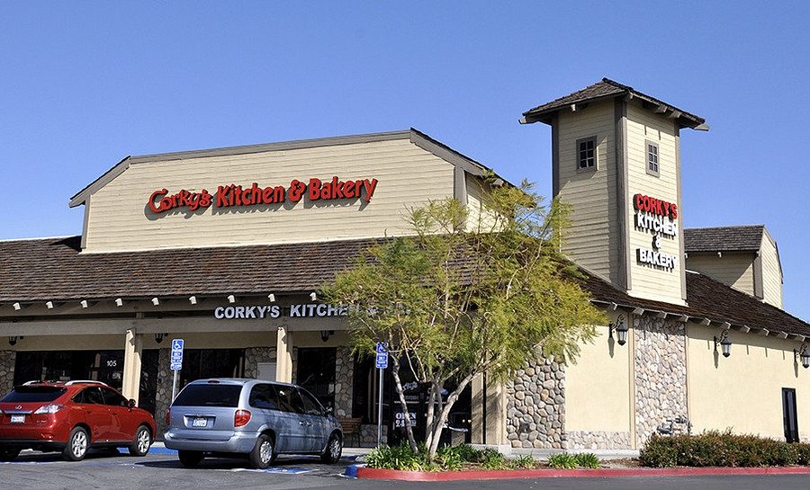 Corkys Kitchen y Bakery en Rancho Cucamonga – Deliciosos platos y repostería artesanal