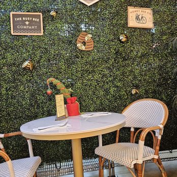 Mercado y Café The Bee Hive: Delicias artesanales y ambiente de colmena