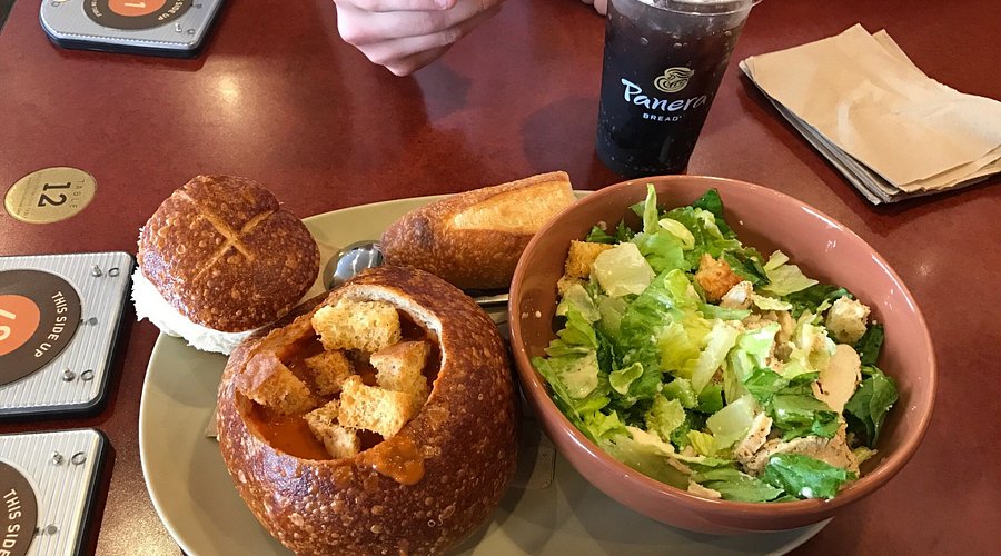 Panera Bread: Sándwiches artesanales y café premium en un ambiente acogedor