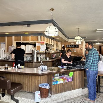 D J Coffee Shop – Café de especialidad, ambiente moderno y deliciosas bebidas