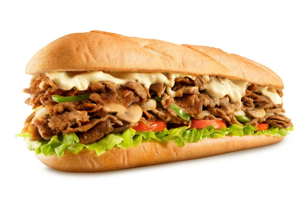 Imagen de Charleys Cheesesteaks: Delicioso sándwich de carne y queso al estilo Philly
