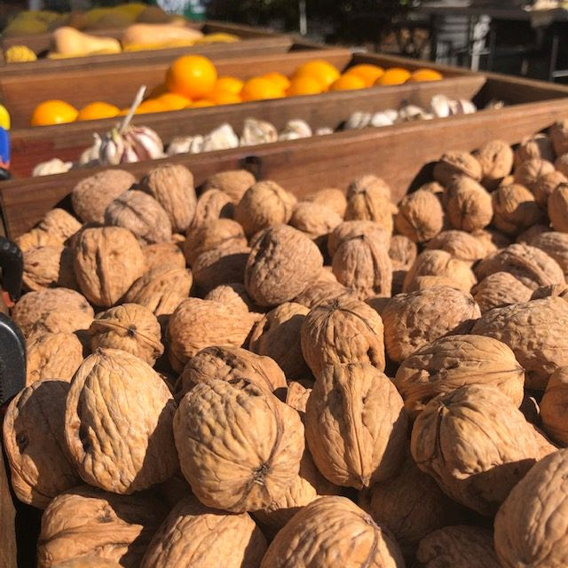 Walnut Produce Market: Mercado de Nueces y Productos Frescos de Alta Calidad