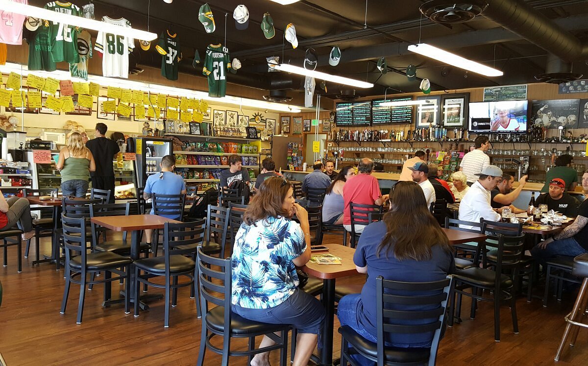 Delicatessen Hollingshead: Sabores clásicos, sándwiches gourmet y especialidades de carnes